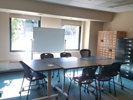 Group Study - 2nd Floor. Click on this picture to reserve this space.