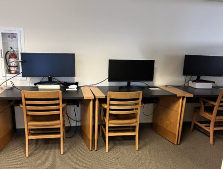 Grad Study Area Docking Station - 3rd Floor. Click on this picture to reserve this room.