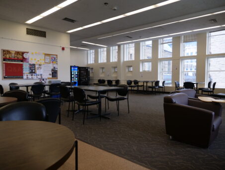 Room with table and chairs and windows - Click on this picture to reserve this room.