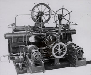 Steering gear engine